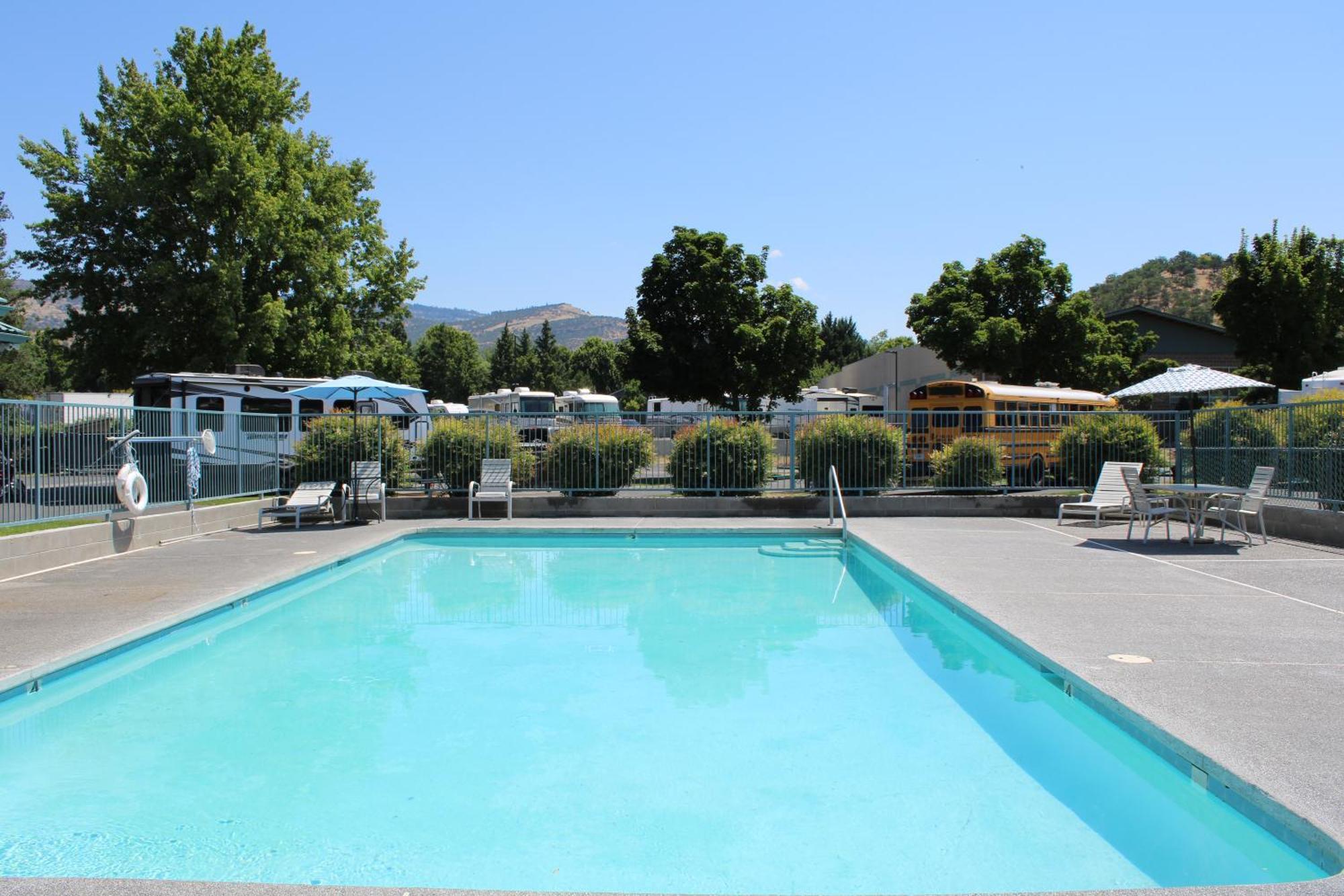 Americas Best Value Inn Phoenix Medford Esterno foto