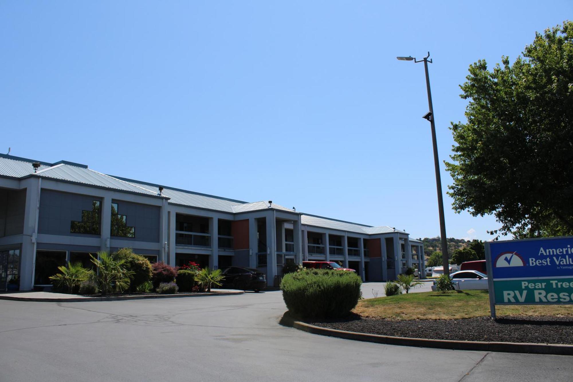 Americas Best Value Inn Phoenix Medford Esterno foto