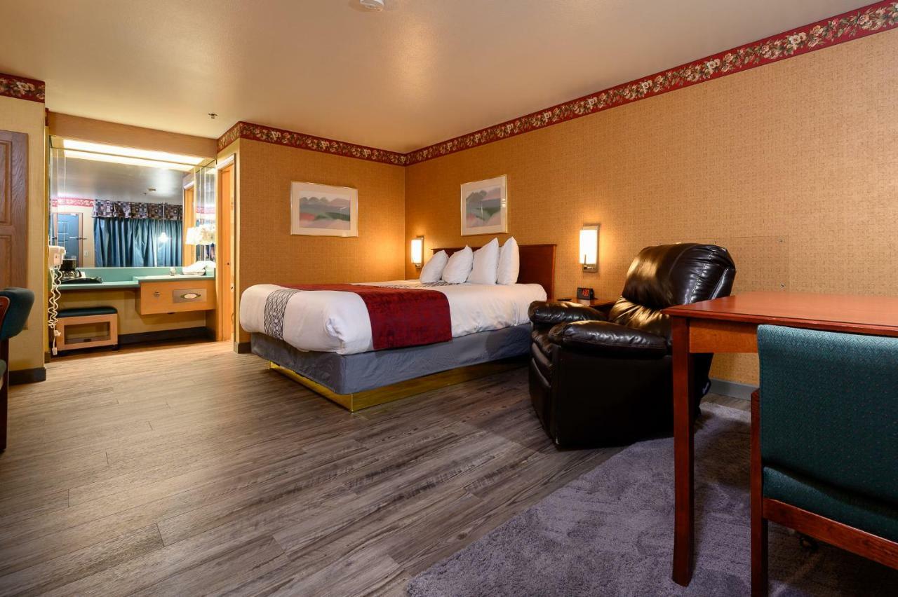 Americas Best Value Inn Phoenix Medford Esterno foto